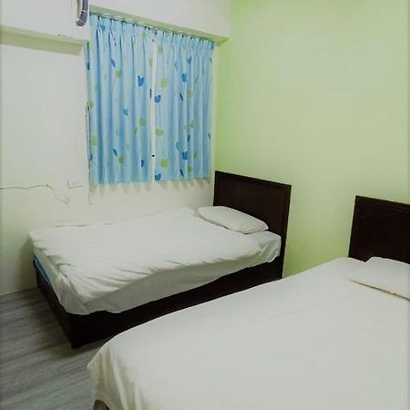 Fengchia Bichon Art Homestay Taichung Esterno foto