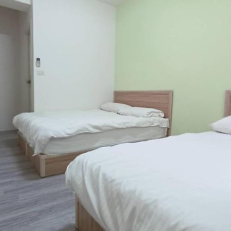Fengchia Bichon Art Homestay Taichung Esterno foto