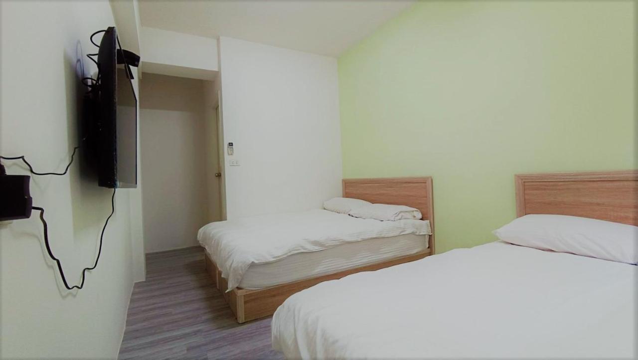 Fengchia Bichon Art Homestay Taichung Esterno foto