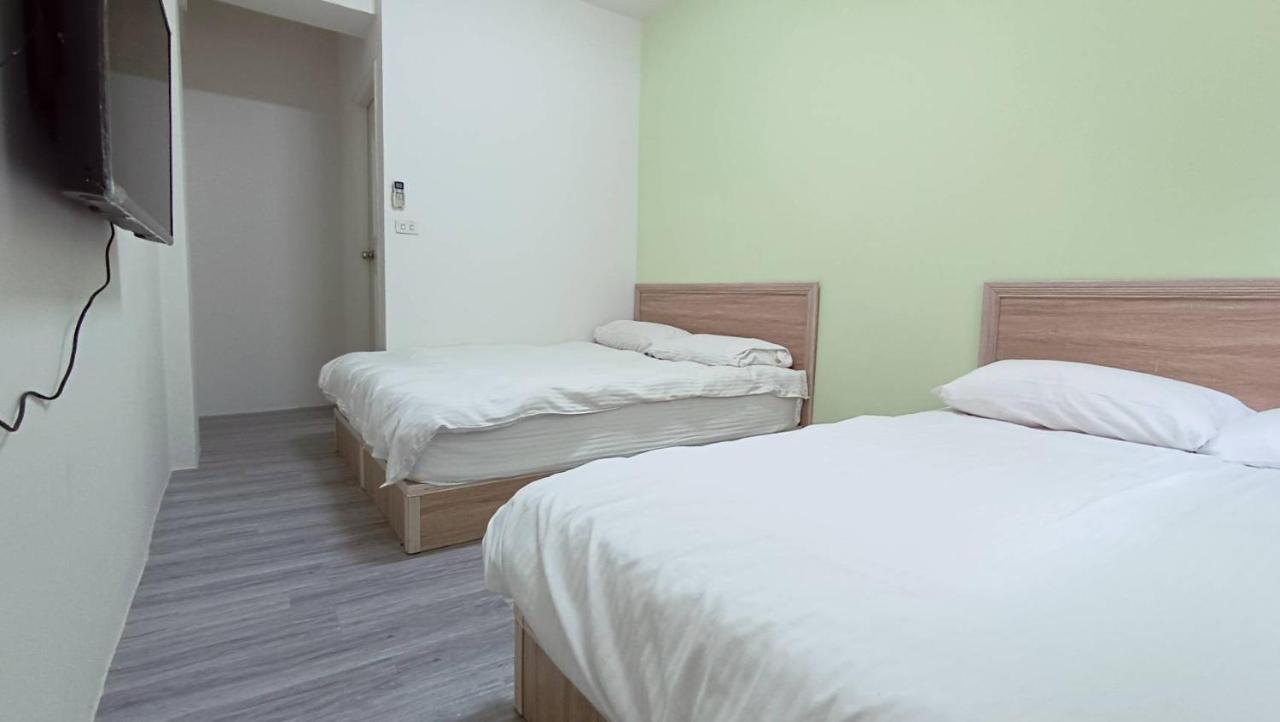 Fengchia Bichon Art Homestay Taichung Esterno foto