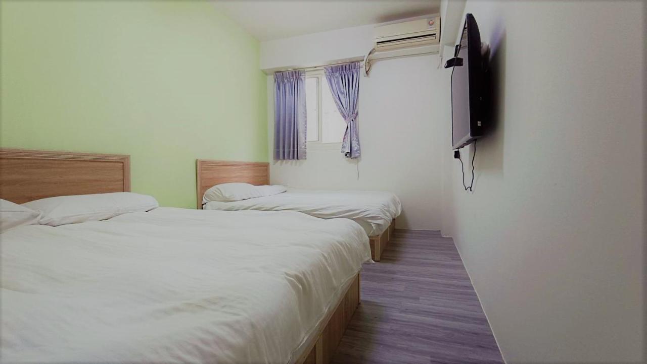 Fengchia Bichon Art Homestay Taichung Esterno foto