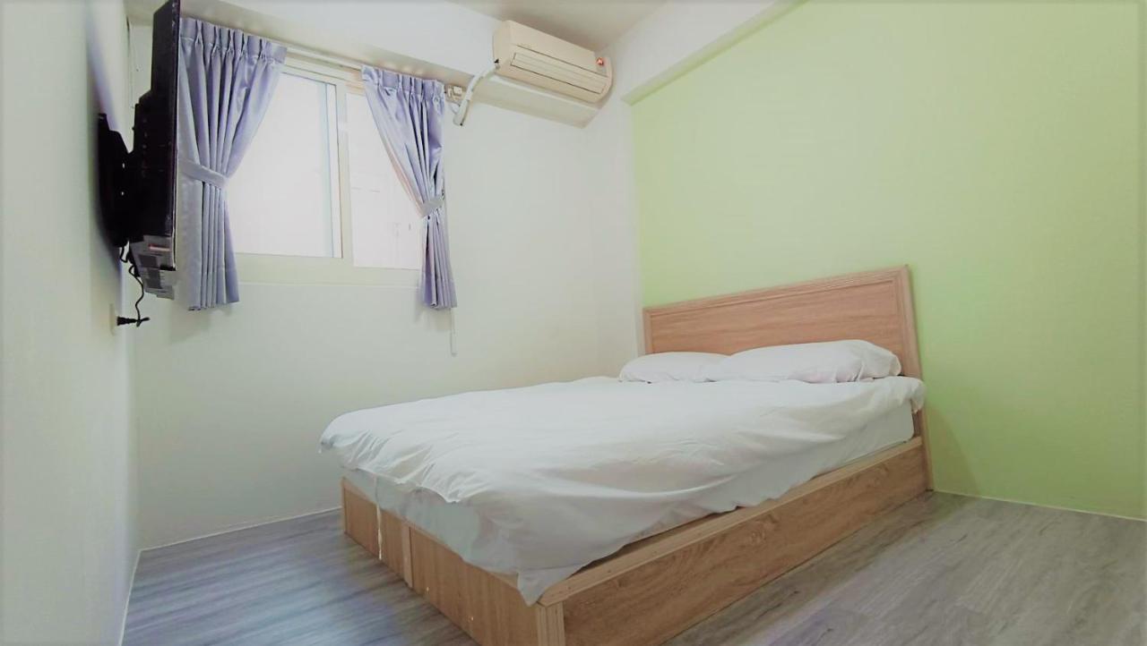 Fengchia Bichon Art Homestay Taichung Esterno foto