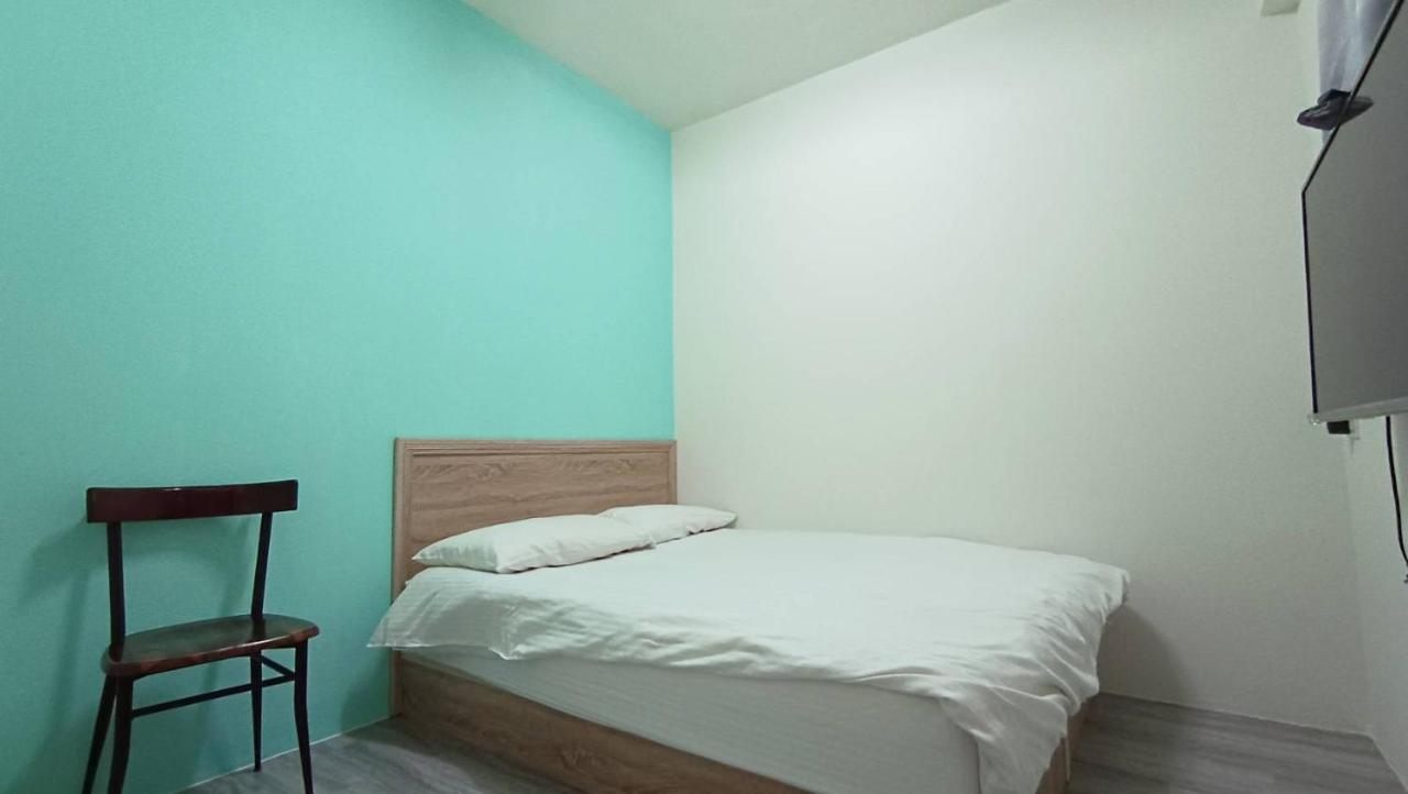 Fengchia Bichon Art Homestay Taichung Esterno foto