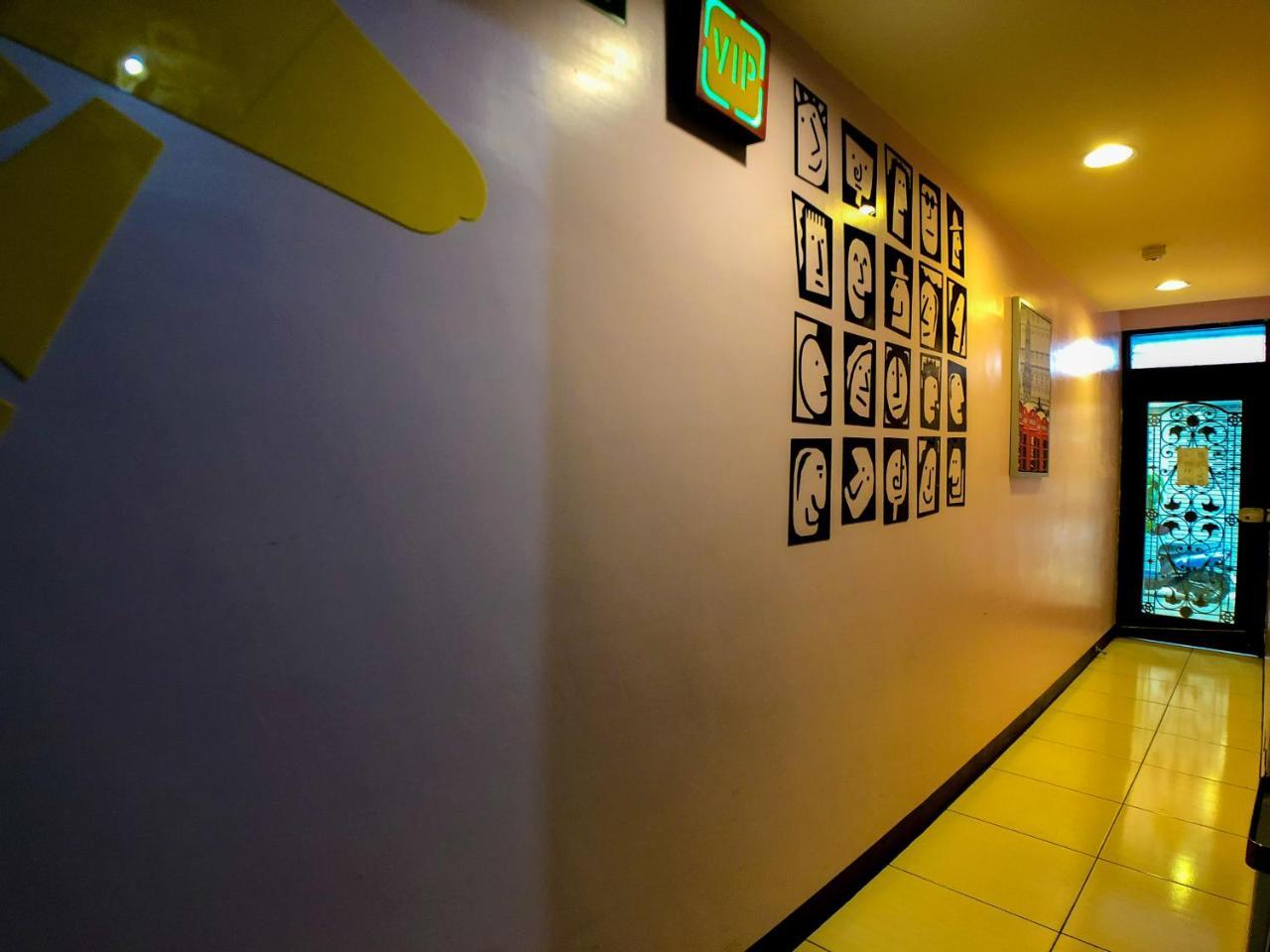 Fengchia Bichon Art Homestay Taichung Esterno foto
